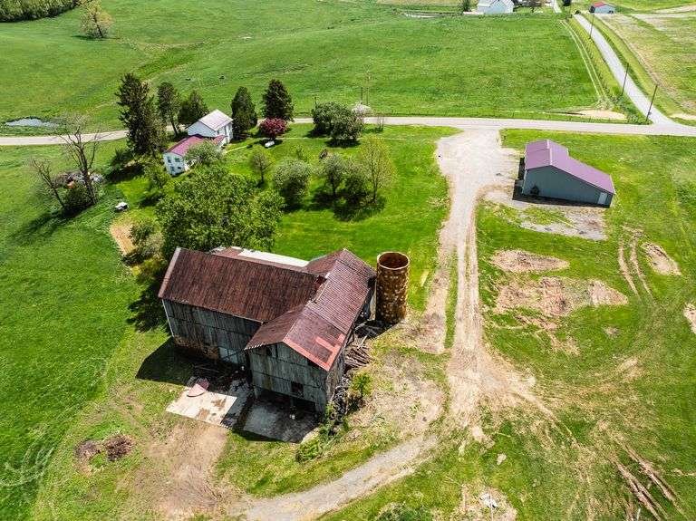 Home & Outbuildings, 5 Acres, 419 ft frontage