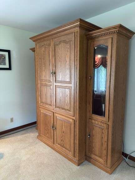 LARGE SOLID OAK AMISH BUILT ENTERTAINMENT CENTER