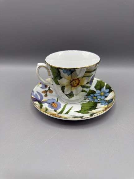 BAUM BROS 4 PC TEACUP AND SAUCER SET