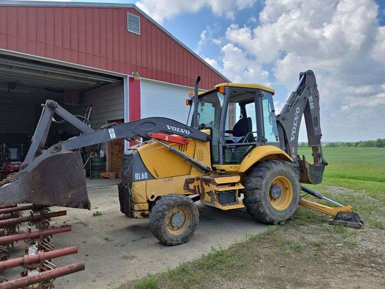 Volvo BL60 Backhoe Loader with extend-hoe