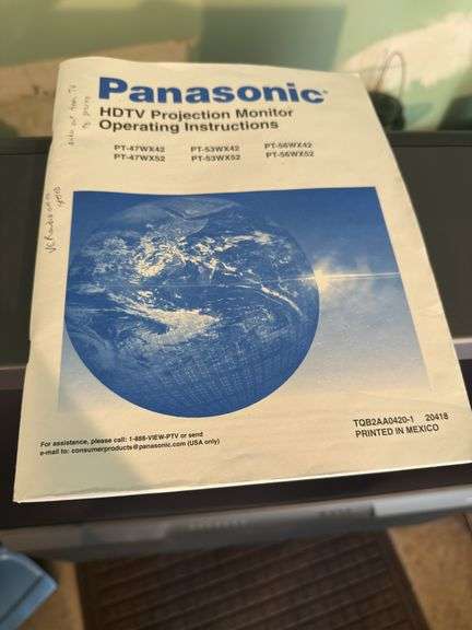 LARGE VINTAGE PANASONIC CINEMA VISION HDTV PROJECTION MONITOR