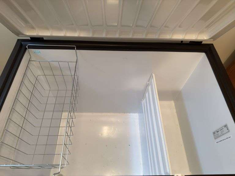 AMANA DEEPFREEZE CHEST FREEZER