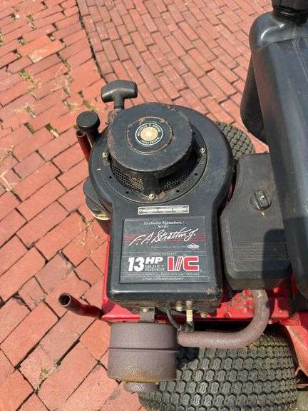 SNAPPER SR1333 33” RIDING MOWER WITH MULCHING KIT (13 HP BRIGGS & STRATTON)