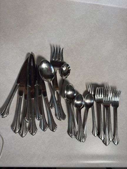 SILVERWARE SET