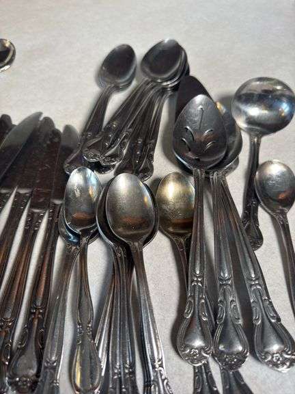 SILVERWARE SET