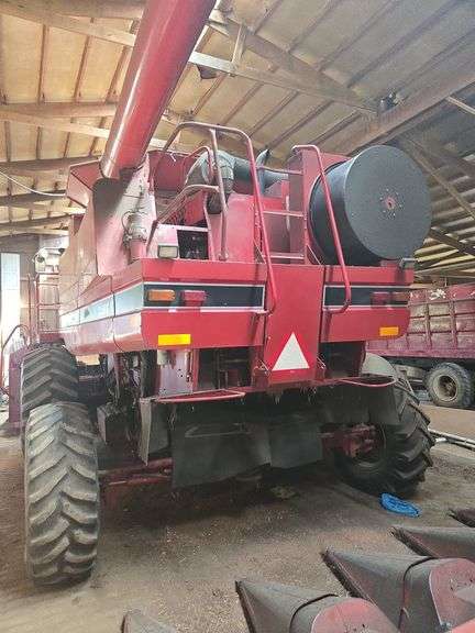 Case IH 2388 Axial- Flow Rotary Combine