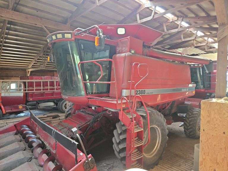 Case IH 2388 Axial- Flow Rotary Combine