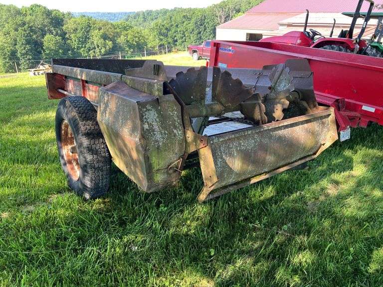 New Idea 217 PTO manure spreader