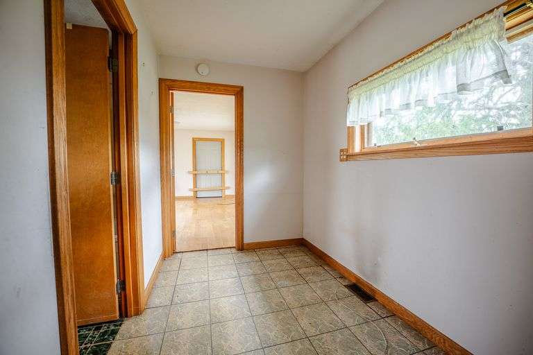 Home & Outbuildings, 5 Acres, 419 ft frontage