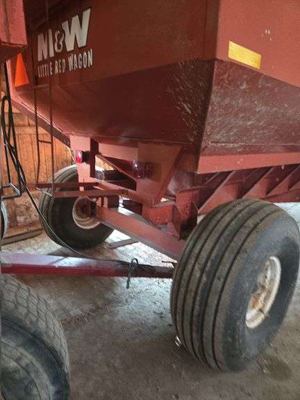 M & W Little Red Wagon grain cart