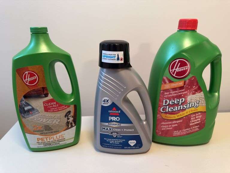BISSELL REVOLUTION PET PRO LIKE NEW WITH ACCESSORIES AND CLEANING AGENTS