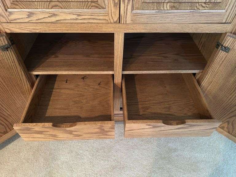 LARGE SOLID OAK AMISH BUILT ENTERTAINMENT CENTER