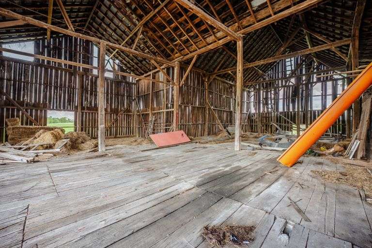 Home & Outbuildings, 5 Acres, 419 ft frontage