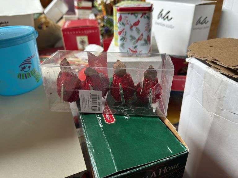 LARGE LOT OF CHRISTMAS HOLIDAY DECOR