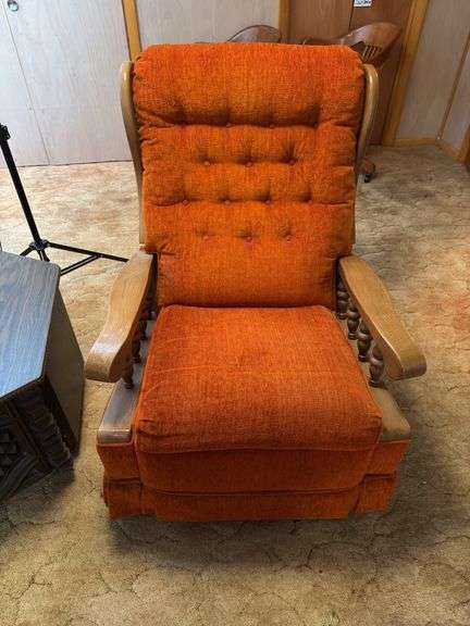 VINTAGE GLIDER ROCKER IN GREAT CONDITION