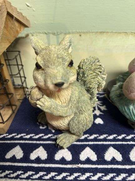 DECORATIVE LOT ANIMAL FIGURINES