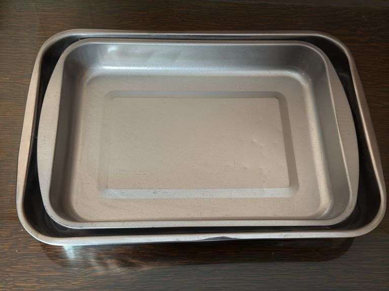 PRISCILLA WARE ALUMINUM COVERED ROASTER, PYREX 9 x 13 PAN WITH BASKET, AND BAKING PANS