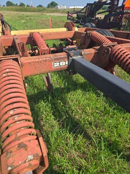 Krause 2889 9-shank chisel plow w/ leveling harrow
