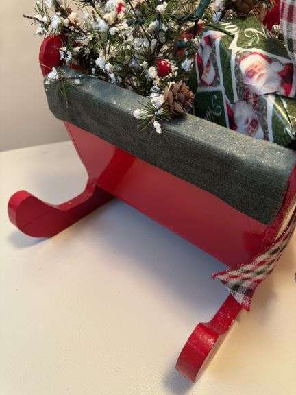 HARRIET RED SLEIGH CHRISTMAS BEAR A D PRE-LIT TREE