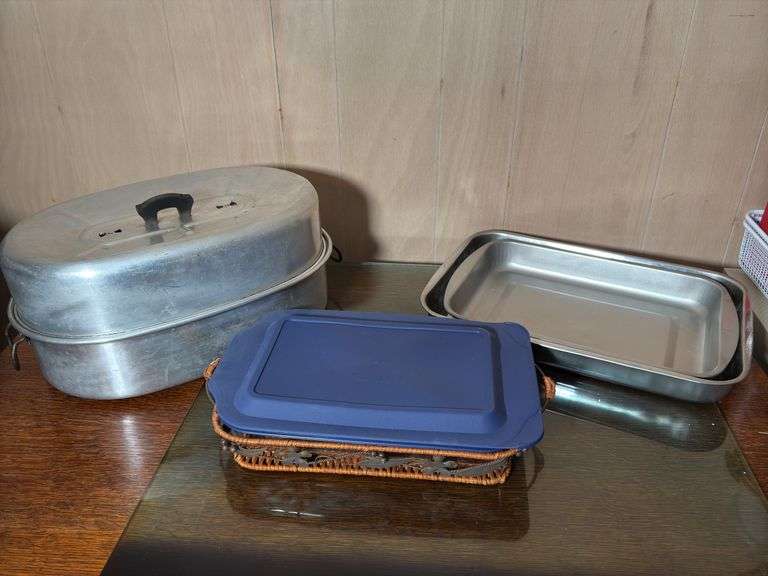 PRISCILLA WARE ALUMINUM COVERED ROASTER, PYREX 9 x 13 PAN WITH BASKET, AND BAKING PANS