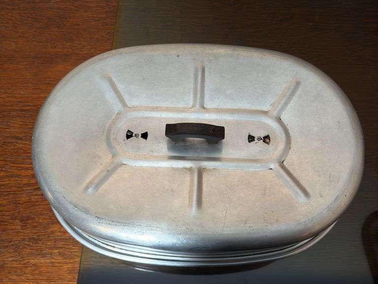 PRISCILLA WARE ALUMINUM COVERED ROASTER, PYREX 9 x 13 PAN WITH BASKET, AND BAKING PANS