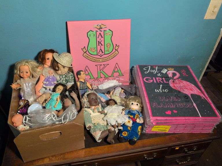 Miscellaneous baby dolls and pink wall signs