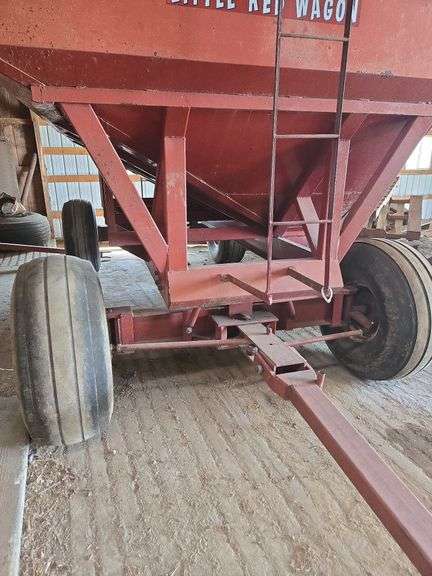 M & W 300B Little Red Wagon grain cart