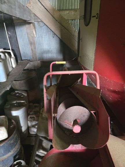 Farmhand 830 Feed Master grinder-mixer