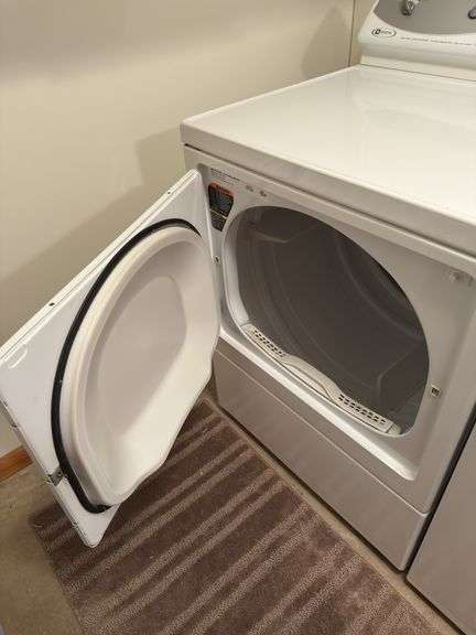 MAYTAG ELECTRIC DRYER GREAT CONDITION