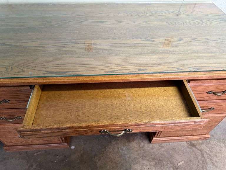 NUT TREE FURNITURE SOLID OAK EXECUTIVE STYLE DESK