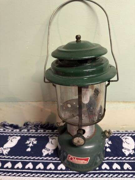 VINTAGE COLEMAN TWO MANTLE FUEL LANTERN AND NW TERRITORY PROPANE SINGLE BURNER STOVE WITH BASE
