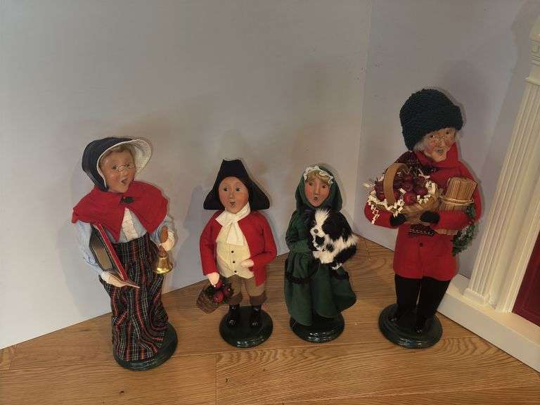 Colonial Christmas Caroling Set