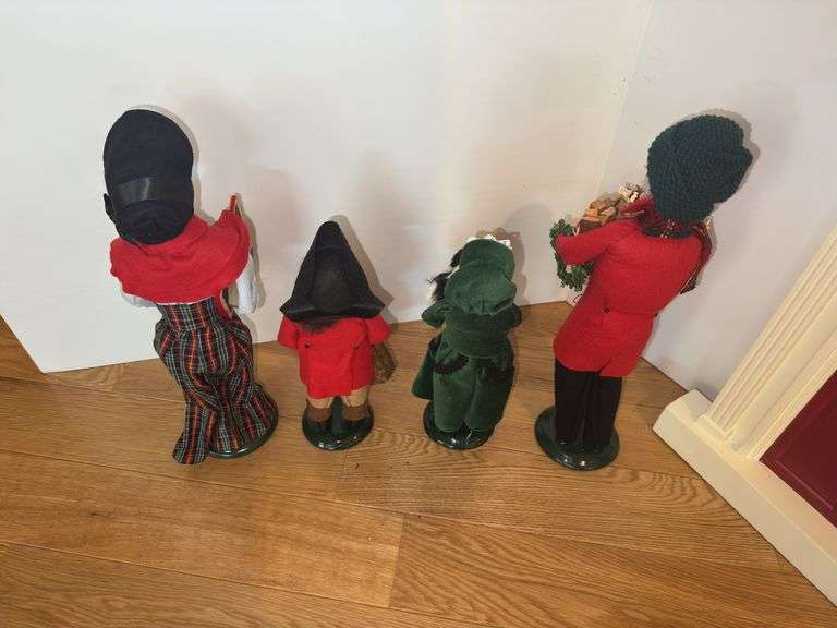 Colonial Christmas Caroling Set