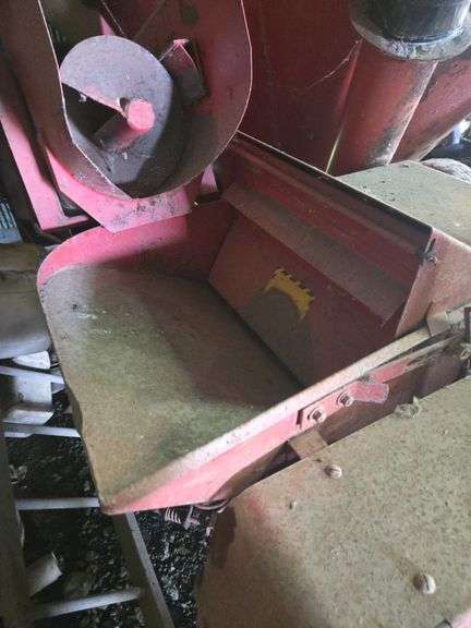 Farmhand 830 Feed Master grinder-mixer