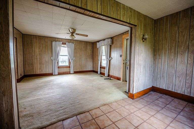 Home & Outbuildings, 5 Acres, 419 ft frontage
