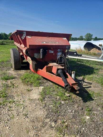 Meyer V-Force 7500 manure spreader