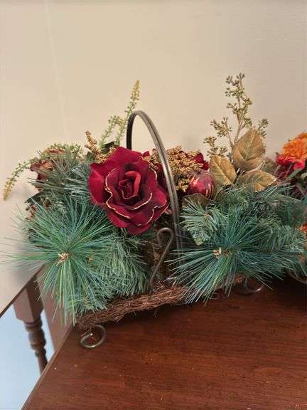 DECORATIVE FLORAL ARRANGEMENT BASKETS