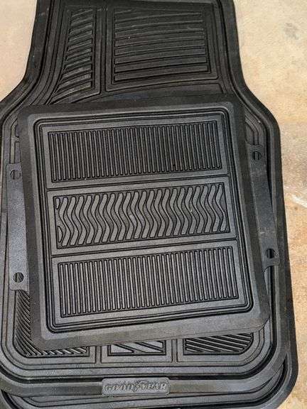 SET OF 4 CAR FLOOR MATS, FLASHLIGHTS, AND WINDOW SCRAPERS