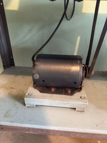 TOMLEE TOOL BANDSAW WITH ROLLING CART UNIT