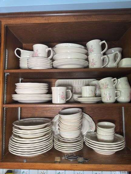 PFALTZGRAFF DINNERWARE SET