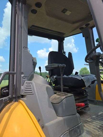 Volvo BL60 Backhoe Loader with extend-hoe