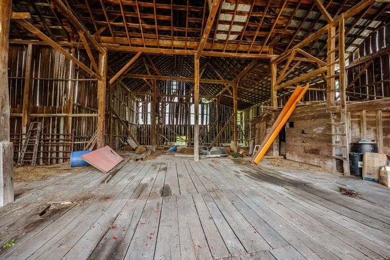 Home & Outbuildings, 5 Acres, 419 ft frontage