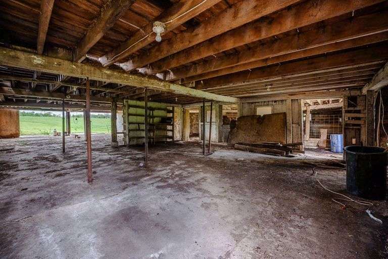 Home & Outbuildings, 5 Acres, 419 ft frontage