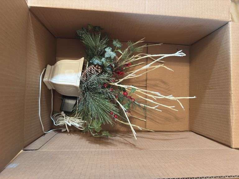 HOLIDAY DECOR WREATHS