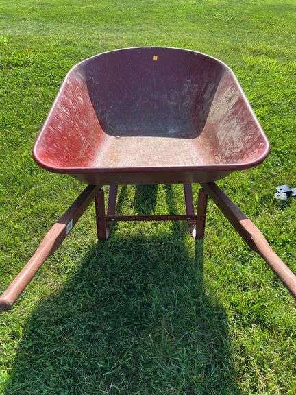 True Temper 5 cu. ft. Metal Wheelbarrow