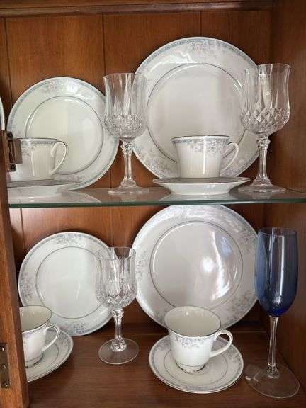 SILK GARLAND “LEGENDARY BY NORITAKE” SRI LANKA CHINA SET WITH 8 PLACE GOBLETS