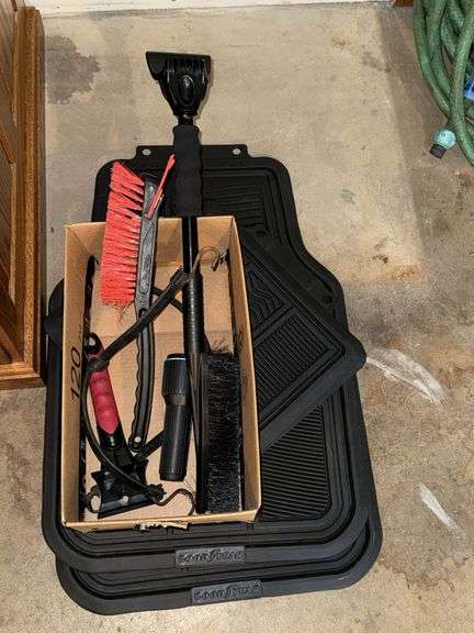 SET OF 4 CAR FLOOR MATS, FLASHLIGHTS, AND WINDOW SCRAPERS
