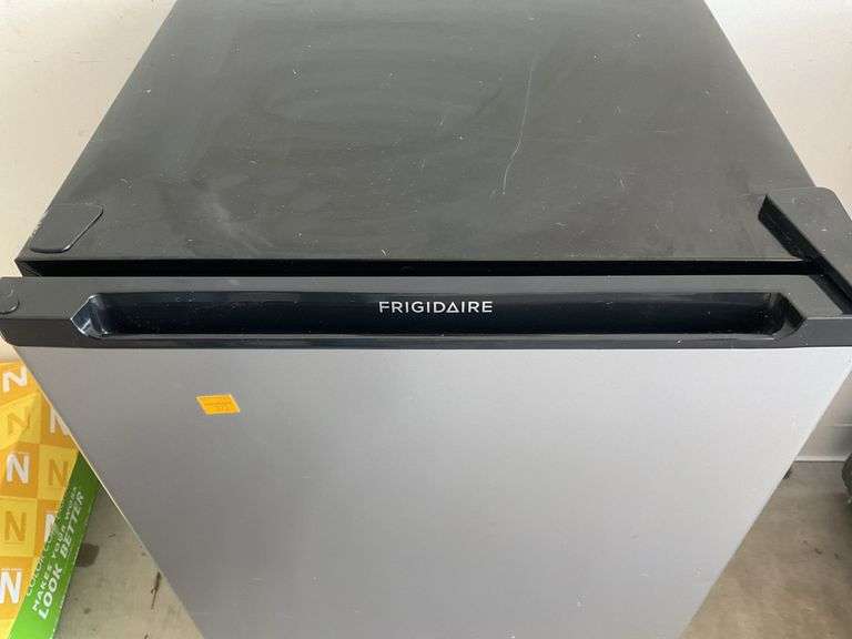 Frigidaire Apartment Size Refrigerator