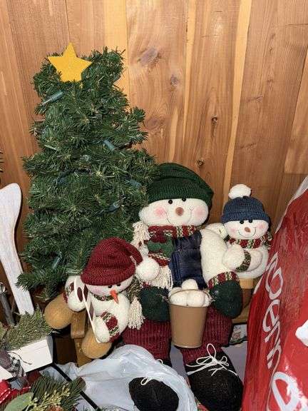 ENTIRE CLOSET OF CHRISTMAS DECOR