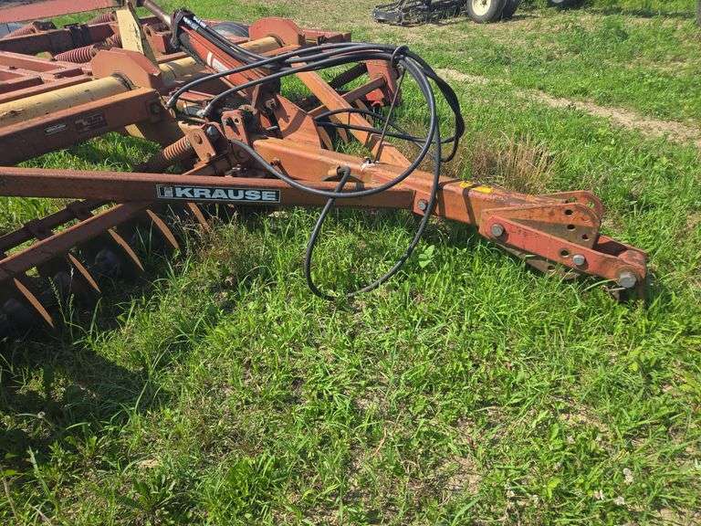 Krause 2889 9-shank chisel plow w/ leveling harrow